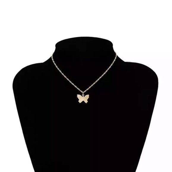 Vintage Metallic Gold Butterfly Pendant Necklace - Picture 4 of 7